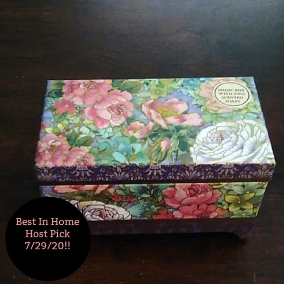 pooch & sweetheart Other - Music Box With Decorative Soap